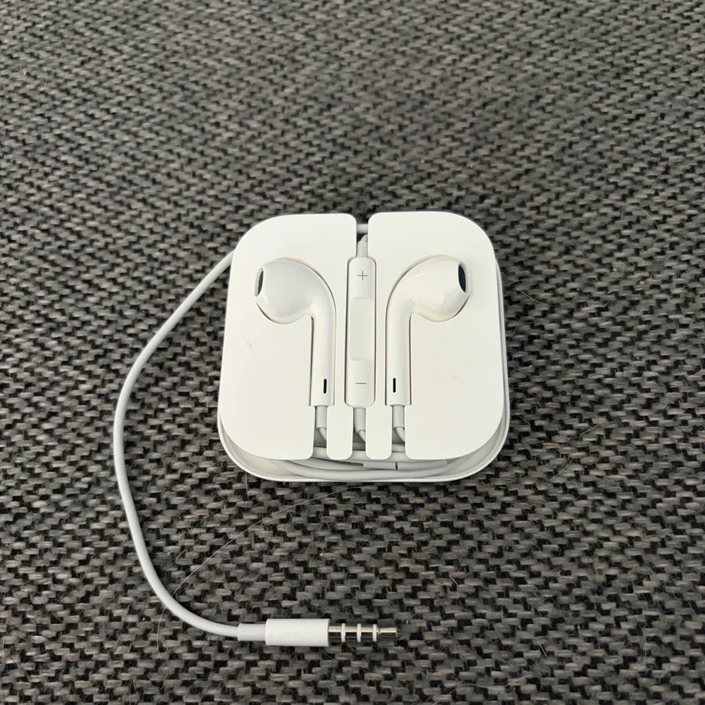 Apple Ear Pods